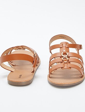Sandali con dettagli metallizzati