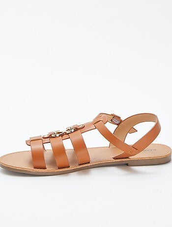 Sandali con dettagli metallizzati