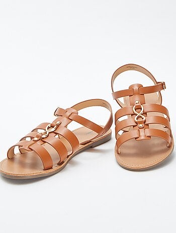 Sandali con dettagli metallizzati