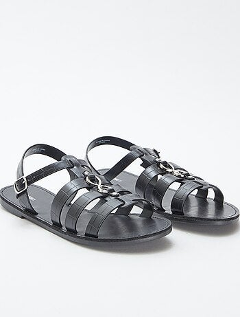 Sandali con dettagli metallizzati