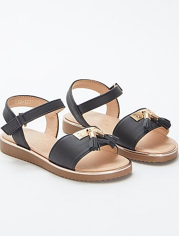 Sandali con pompon decorativi