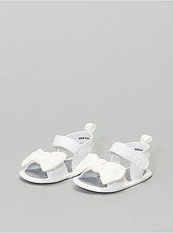 Sandali con ricamo punto inglese - Kiabi