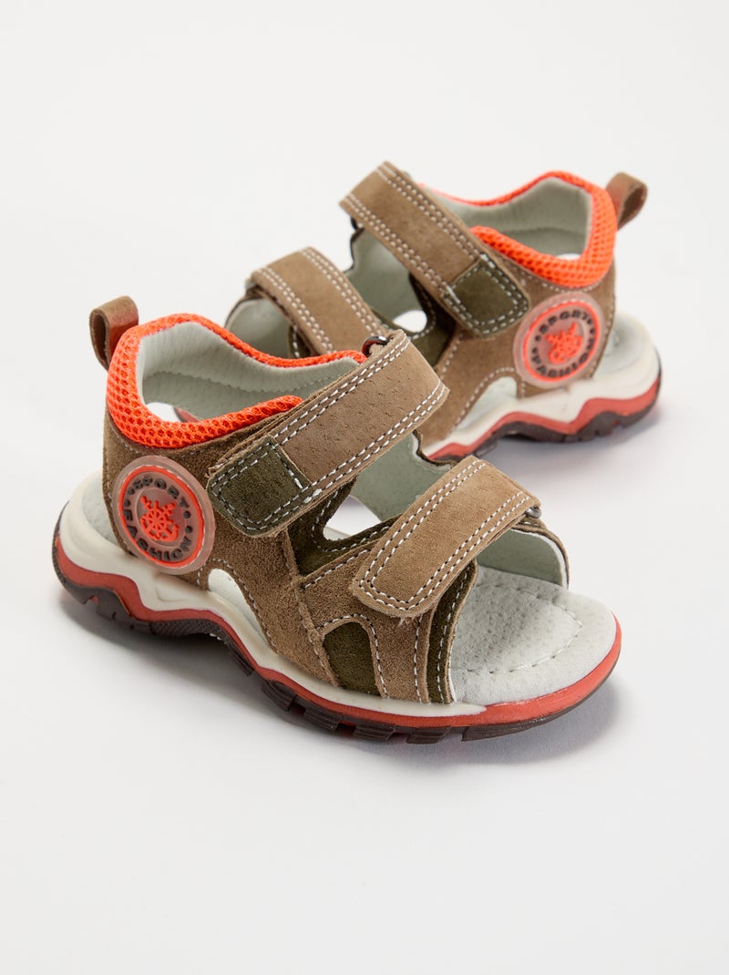 Sandali con strappi Marrone - Kiabi