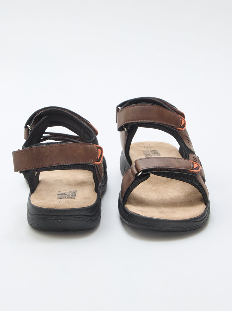 Sandali con strappo tricolore Marrone - Kiabi