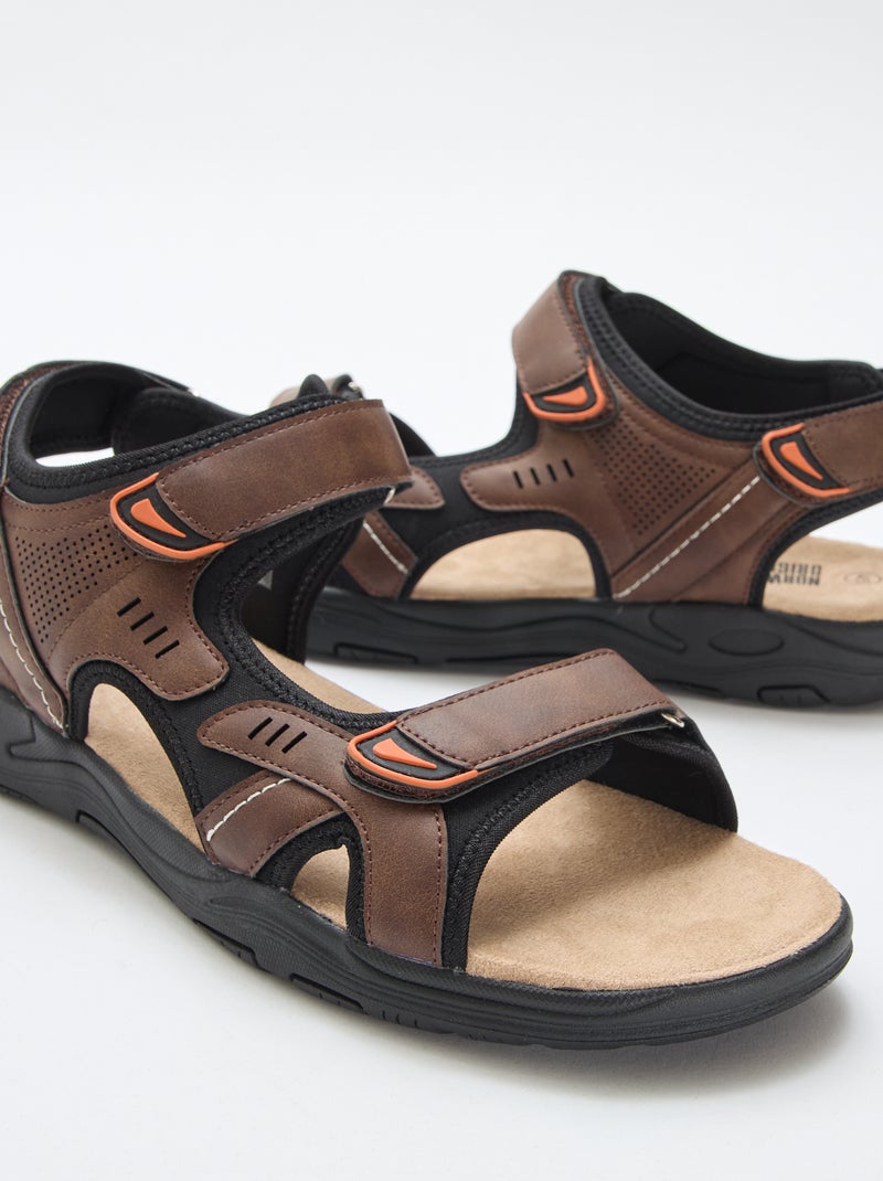 Sandali con strappo tricolore Marrone - Kiabi