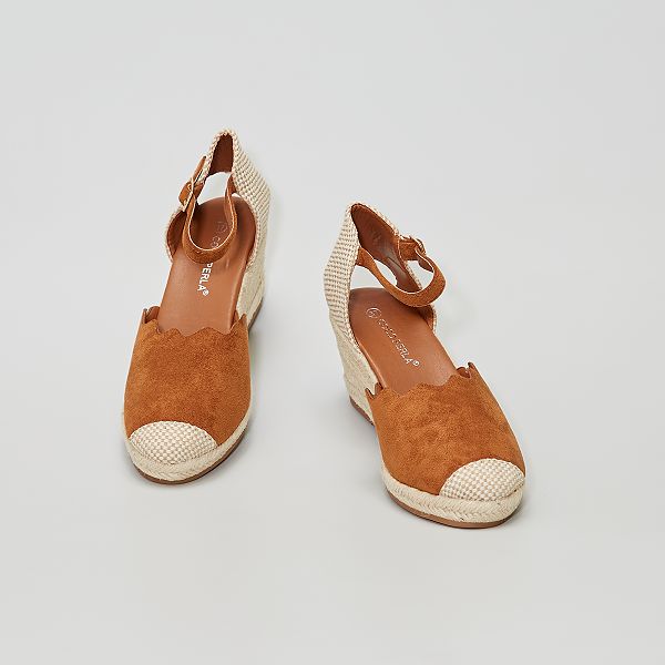 sandali con zeppa interna