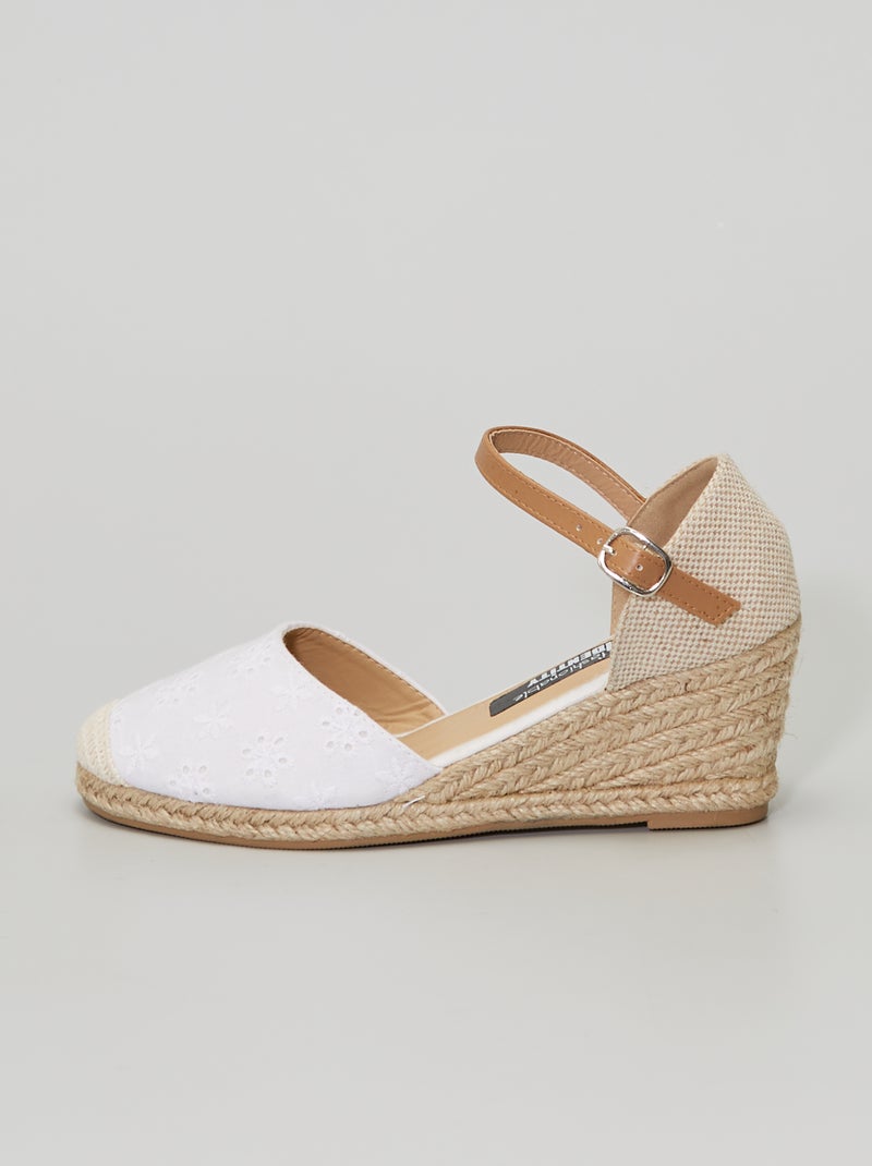 Sandali con zeppa e ricami a punto inglese bianco - Kiabi