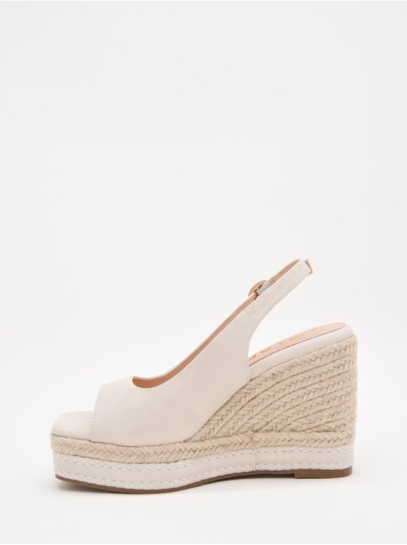Sandali Con Zeppa Materiale Sintetico Montevita Beige - Kiabi