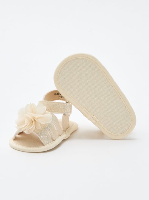 Sandali dorati con fiore - Kiabi