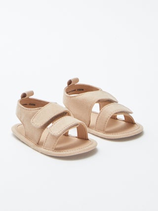 Sandali in tela con strappi