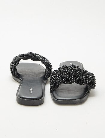 Sandali intrecciati con perle