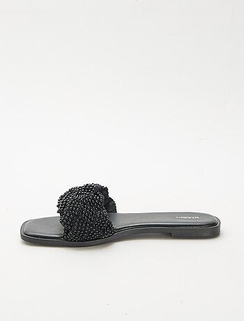 Sandali intrecciati con perle