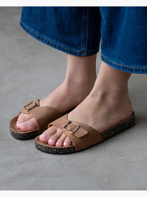 Sandali semplice cinturino, toppa sul tallone, comfort Isotoner - Kiabi Sandali semplice cinturino, toppa sul tallone, comfort Isotoner - Kiabi