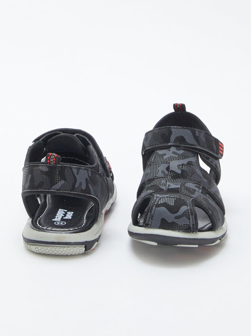 Sandali sportivi con strappi NERO - Kiabi