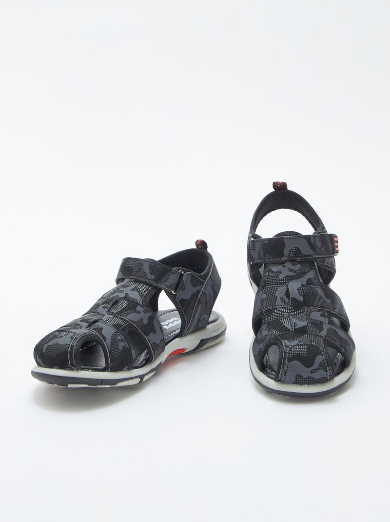 Sandali sportivi con strappi NERO - Kiabi