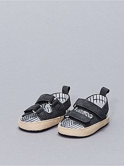 Sandali tipo espadrillas con strappi - Kiabi