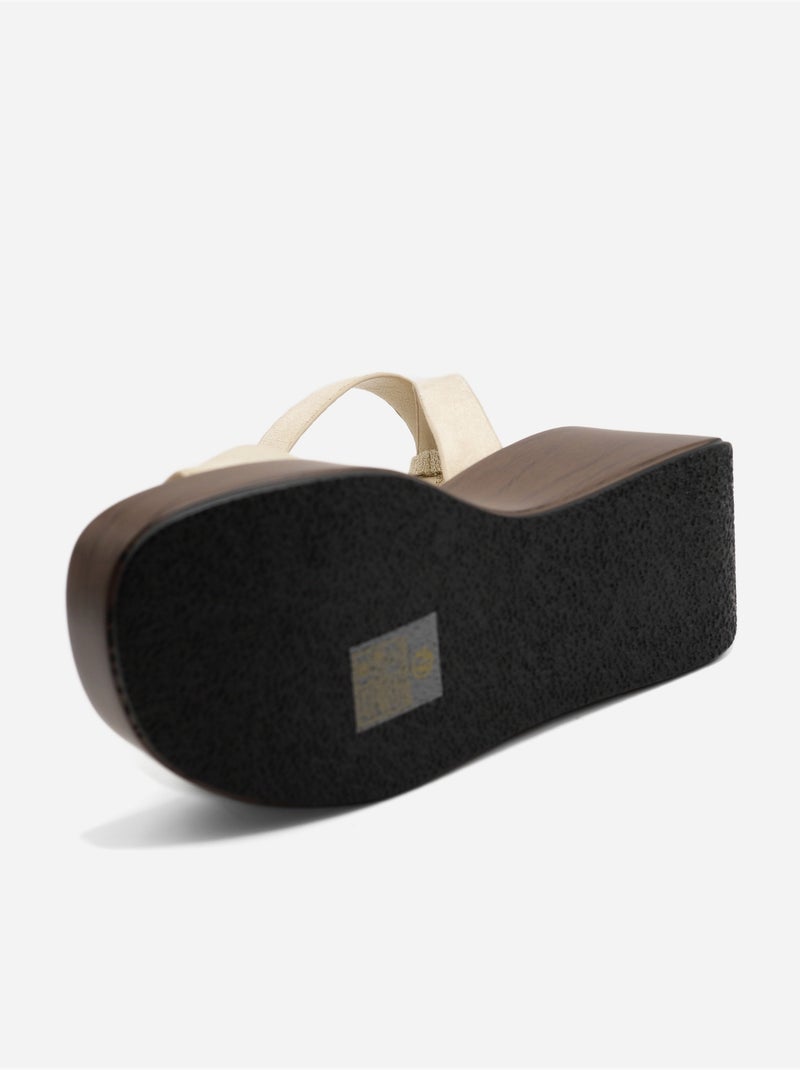 Sandalo con zeppa, cinturino e fibbia Beige - Kiabi