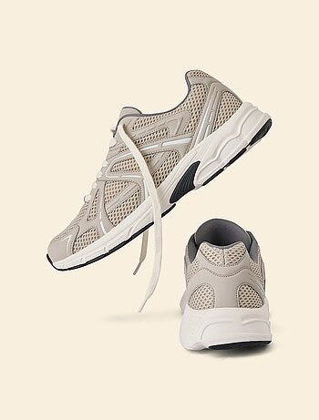 Scarpe da ginnastica - (ekstract)