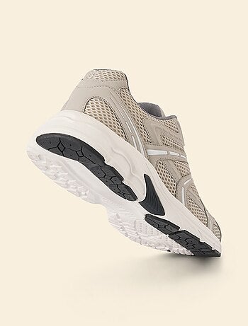 Scarpe da ginnastica - (ekstract)