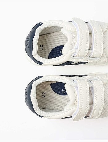 Scarpe da ginnastica a righe con chiusura a strappo