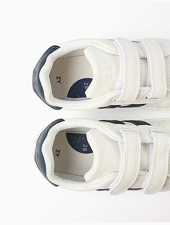 Scarpe da ginnastica a righe con chiusura a strappo