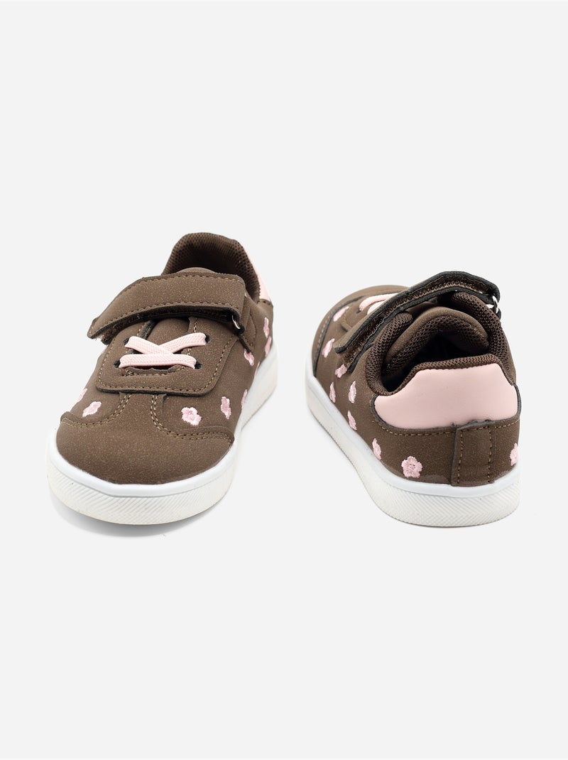 Scarpe da ginnastica con chiusura a velcro Marrone - Kiabi