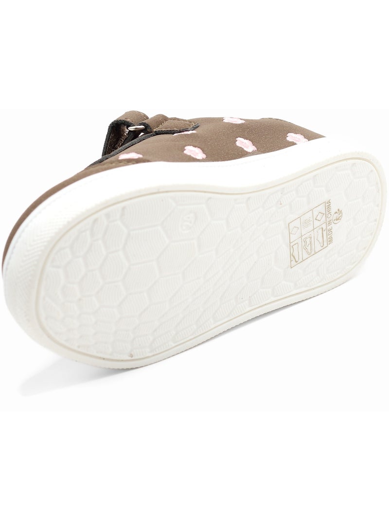 Scarpe da ginnastica con chiusura a velcro Marrone - Kiabi