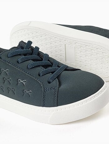 Scarpe da ginnastica con fiocchi in rilievo e lacci elastici