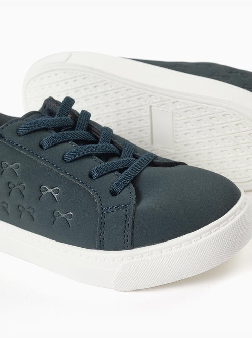 Scarpe da ginnastica con fiocchi in rilievo e lacci elastici - Kiabi Scarpe da ginnastica con fiocchi in rilievo e lacci elastici - Kiabi