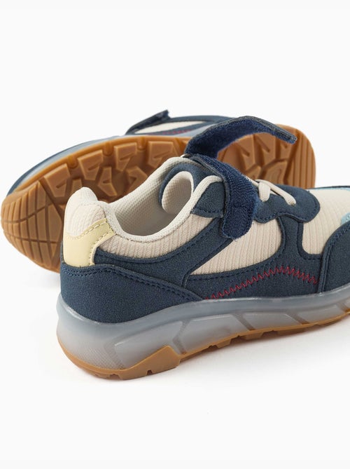 Scarpe da ginnastica con luci e suola antiscivolo - Kiabi Scarpe da ginnastica con luci e suola antiscivolo - Kiabi