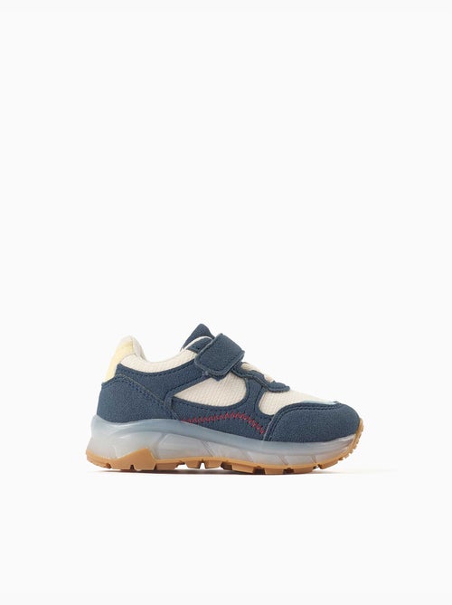 Scarpe da ginnastica con luci e suola antiscivolo - Kiabi Scarpe da ginnastica con luci e suola antiscivolo - Kiabi