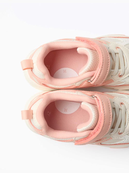 Scarpe da ginnastica con luci e suola antiscivolo - Kiabi Scarpe da ginnastica con luci e suola antiscivolo - Kiabi