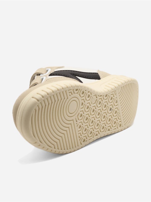 Scarpe da ginnastica con suola dentellata - Kiabi Scarpe da ginnastica con suola dentellata - Kiabi