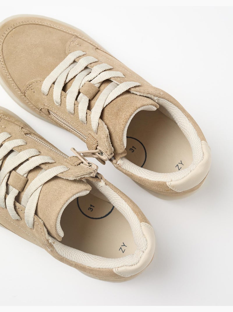 Scarpe da ginnastica in suede con lacci Beige - Kiabi