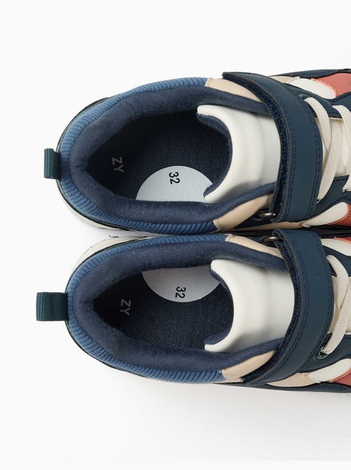 Scarpe da ginnastica multi-tessuto con suola antiscivolo - Kiabi Scarpe da ginnastica multi-tessuto con suola antiscivolo - Kiabi