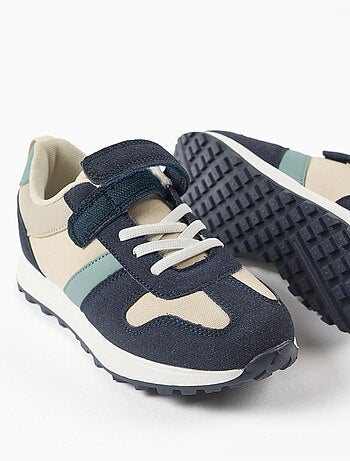 Scarpe sportive combinate con chiusura a strappo