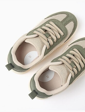 Scarpe sportive con dettagli in mesh e lacci