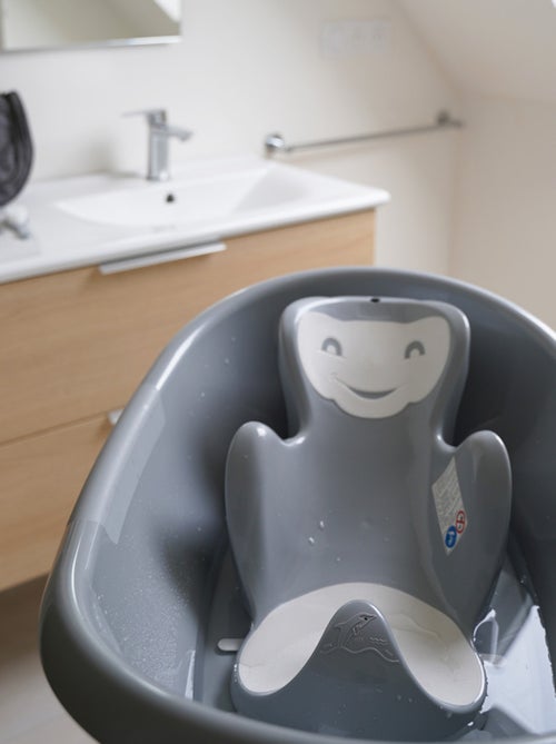 Seggiolino da bagno ergonomico BABYCOON Thermobaby con 2 ventose - Kiabi Seggiolino da bagno ergonomico BABYCOON Thermobaby con 2 ventose - Kiabi