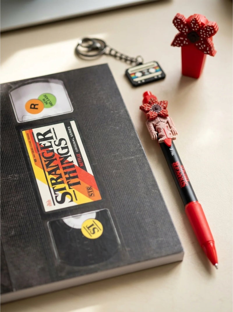 Set cartoleria quaderno penna portachiavi stranger things netflix Multicolore - Kiabi