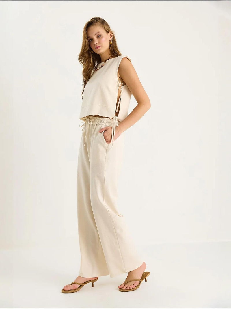 Set co-ord a due pezzi con girocollo, chiusura con laccetti e pantaloni a gamba ampia lucci Beige argilla - Kiabi