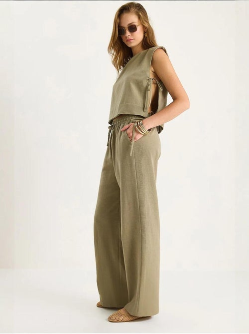 Set co-ord a due pezzi con girocollo, chiusura con laccetti e pantaloni a gamba ampia lucci - Kiabi Set co-ord a due pezzi con girocollo, chiusura con laccetti e pantaloni a gamba ampia lucci - Kiabi