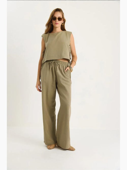 Set co-ord a due pezzi con girocollo, chiusura con laccetti e pantaloni a gamba ampia lucci - Kiabi Set co-ord a due pezzi con girocollo, chiusura con laccetti e pantaloni a gamba ampia lucci - Kiabi