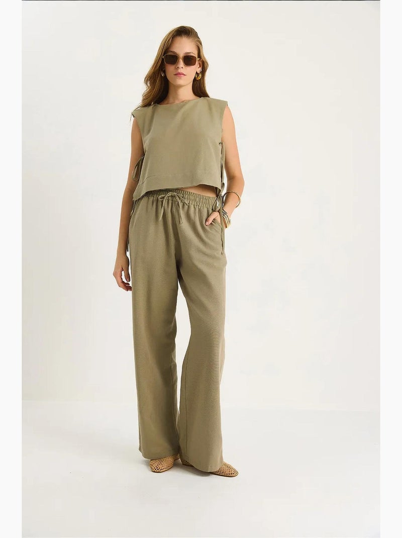 Set co-ord a due pezzi con girocollo, chiusura con laccetti e pantaloni a gamba ampia lucci Verde kaki - Kiabi