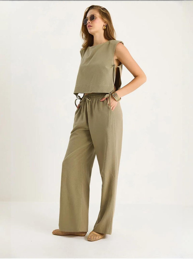 Set co-ord a due pezzi con girocollo, chiusura con laccetti e pantaloni a gamba ampia lucci Verde kaki - Kiabi