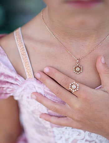 Set collana e anello con strass a forma di fiocco di neve | Great Pretenders