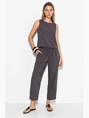 Set con camicetta senza maniche a girocollo e pantaloni carrof fıt lucci