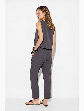 Set con camicetta senza maniche a girocollo e pantaloni carrof fıt lucci