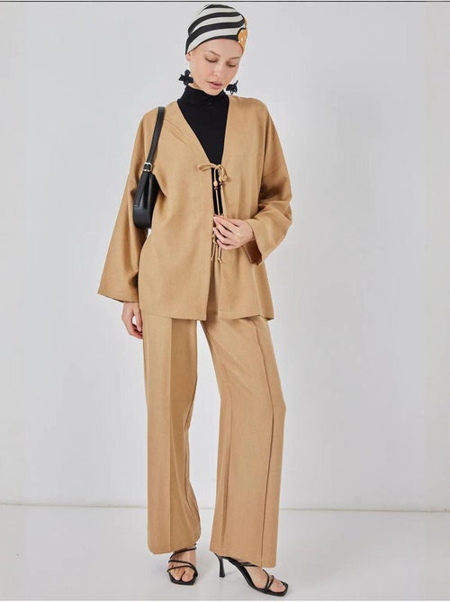 Set con cardigan con scollo a v e pantaloni a gamba larga bdart - Kiabi Set con cardigan con scollo a v e pantaloni a gamba larga bdart - Kiabi