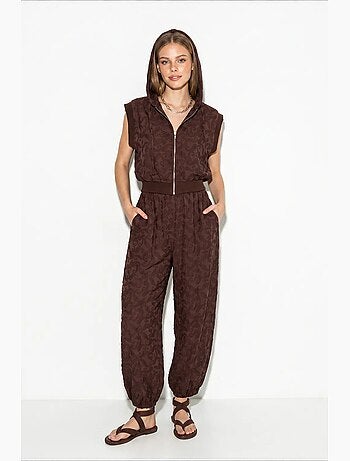 Set con gilet con cappuccio a motivo e pantaloni a gamba ampia lucci