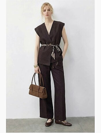 Set con gilet scollo a v con cintura e pantaloni a gamba ampia lucci